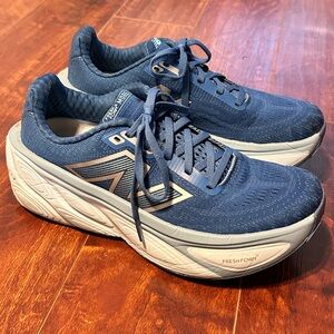 New Balance Fresh Foam More v5 Size 8.5